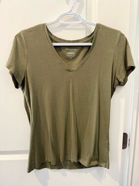 Banana Republic Olive V-Neck Short Sleeve Top